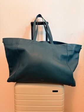 Cuyana Easy Overnighter Bag (Deep Ocean)